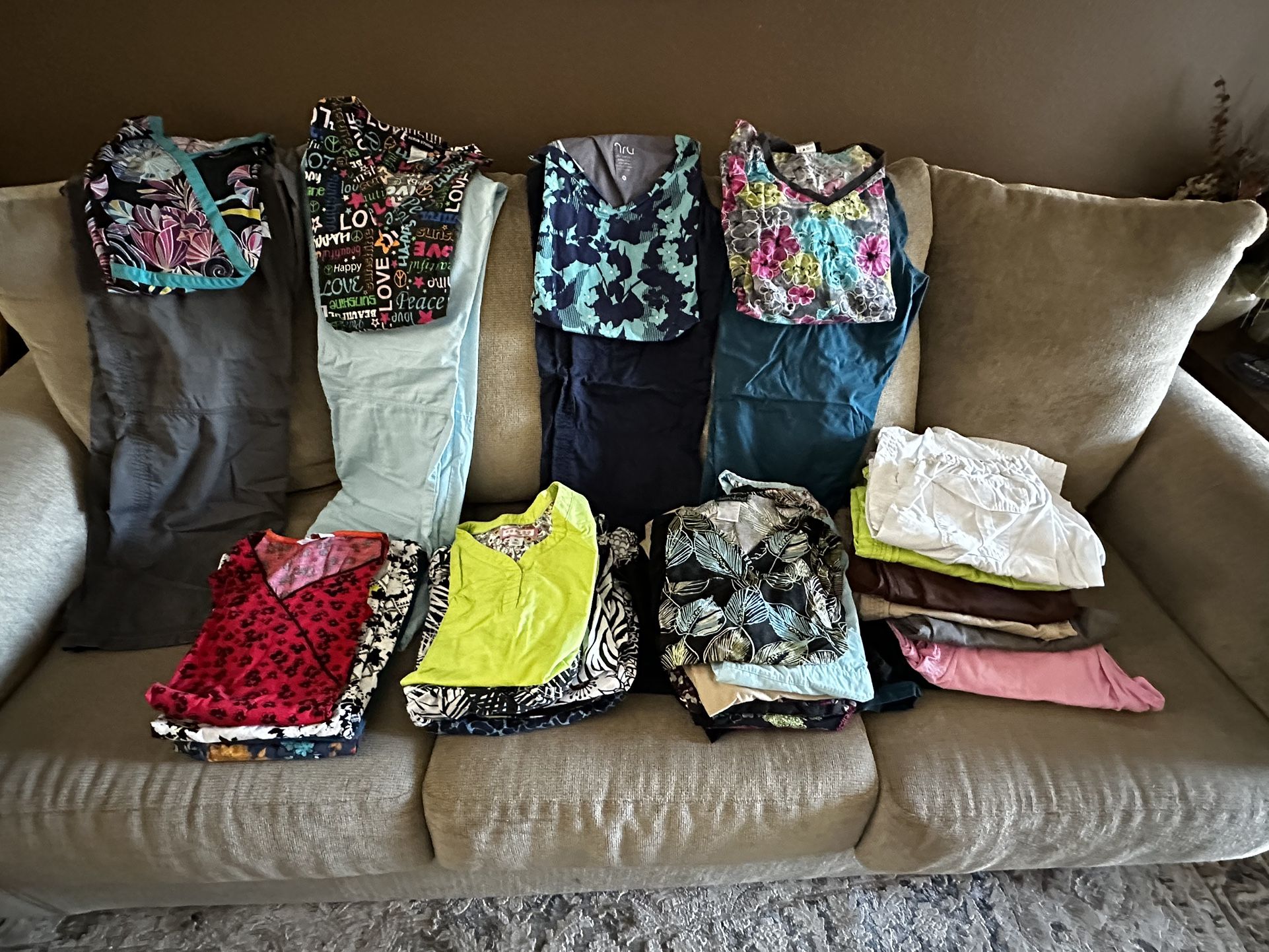 Women’s XL T Scrubs No Stains, Tears 12 Sets Plus Extra Matching Tops Good Deal