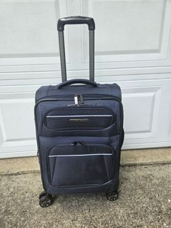 Perry Ellis Expandable 4 wheels Spinner Luggage Suitcase
