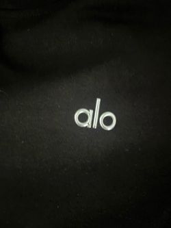 Alo size medium fits like small