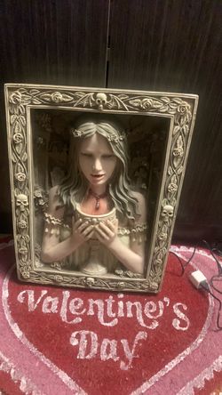 Rare Spencer’s vampire wall frame great collectors piece