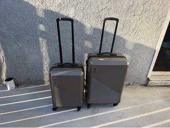 Matching Skyline Hard-Shell Luggage Set