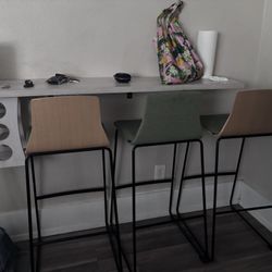 Bar Stools & Counter 