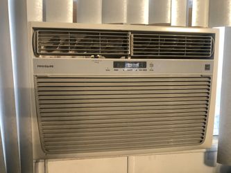 Like New Frigidaire air conditioner 220v