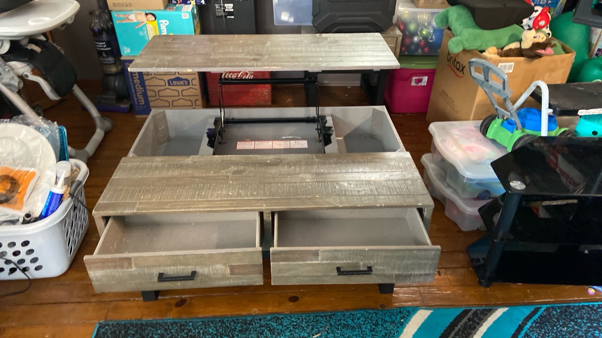 Coffee Table With 2 Drawers And A Top That Raises