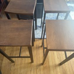 Set Of 4 Bar stools 