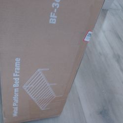 Platform bed frame twin