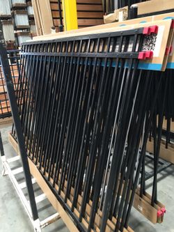 Rackable adjustable steel fence