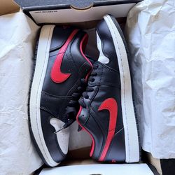 Jordan 1 low white toe