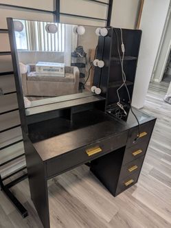 Vanity black