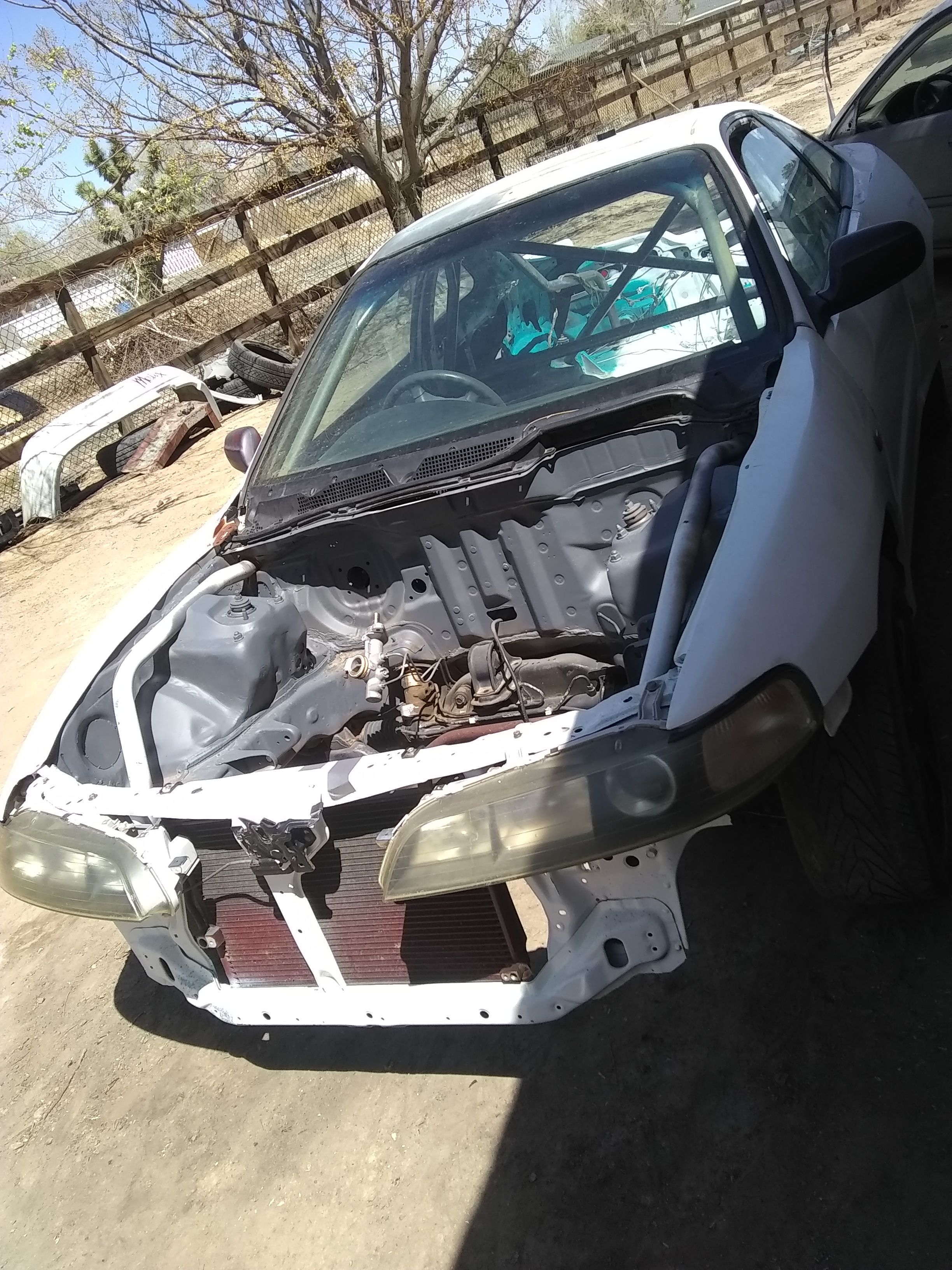 Rhd Integra Dc2 full roll cage . 17 inch rims . New tires in the front full interior