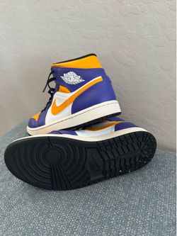Air Jordans 1 Lakers Mid size 9