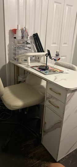 Manicure Table