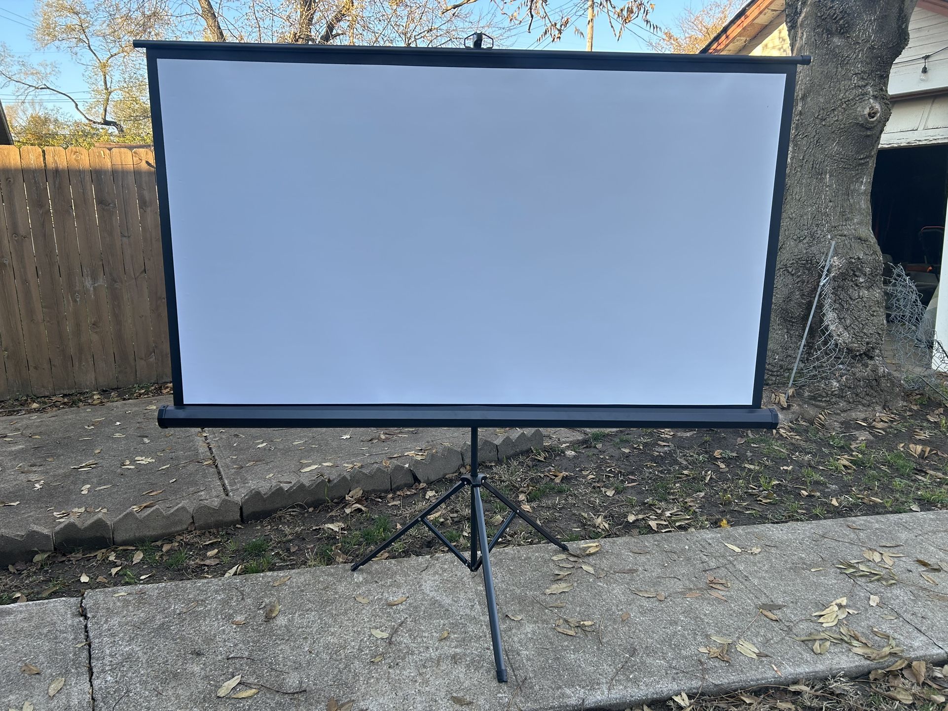 82” Adjustable Projector Screen