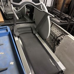 Life fitness treadmill