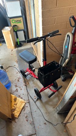 Mobility knee scooter for sprained ankle, knee, leg, etc.
