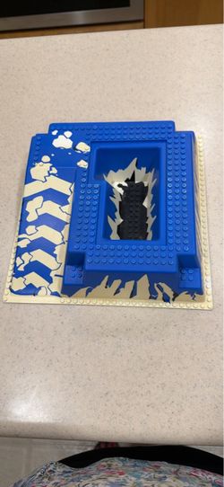 Lego Baseplate, Raised 32 x 32 with Ramp and Pit with Ice Pattern Item No: 2552px1