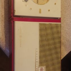1955 GE Convertible Radio/Clock 661