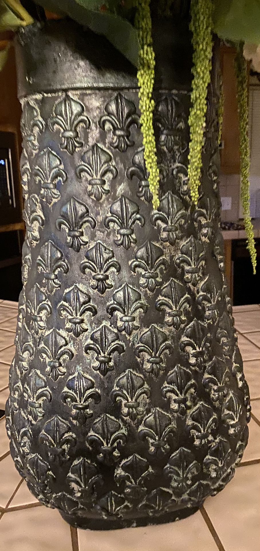 Heavy Fleur Di Li Vase With Flowers