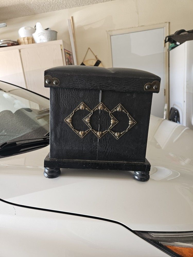 Padded Foot Stool With Storage