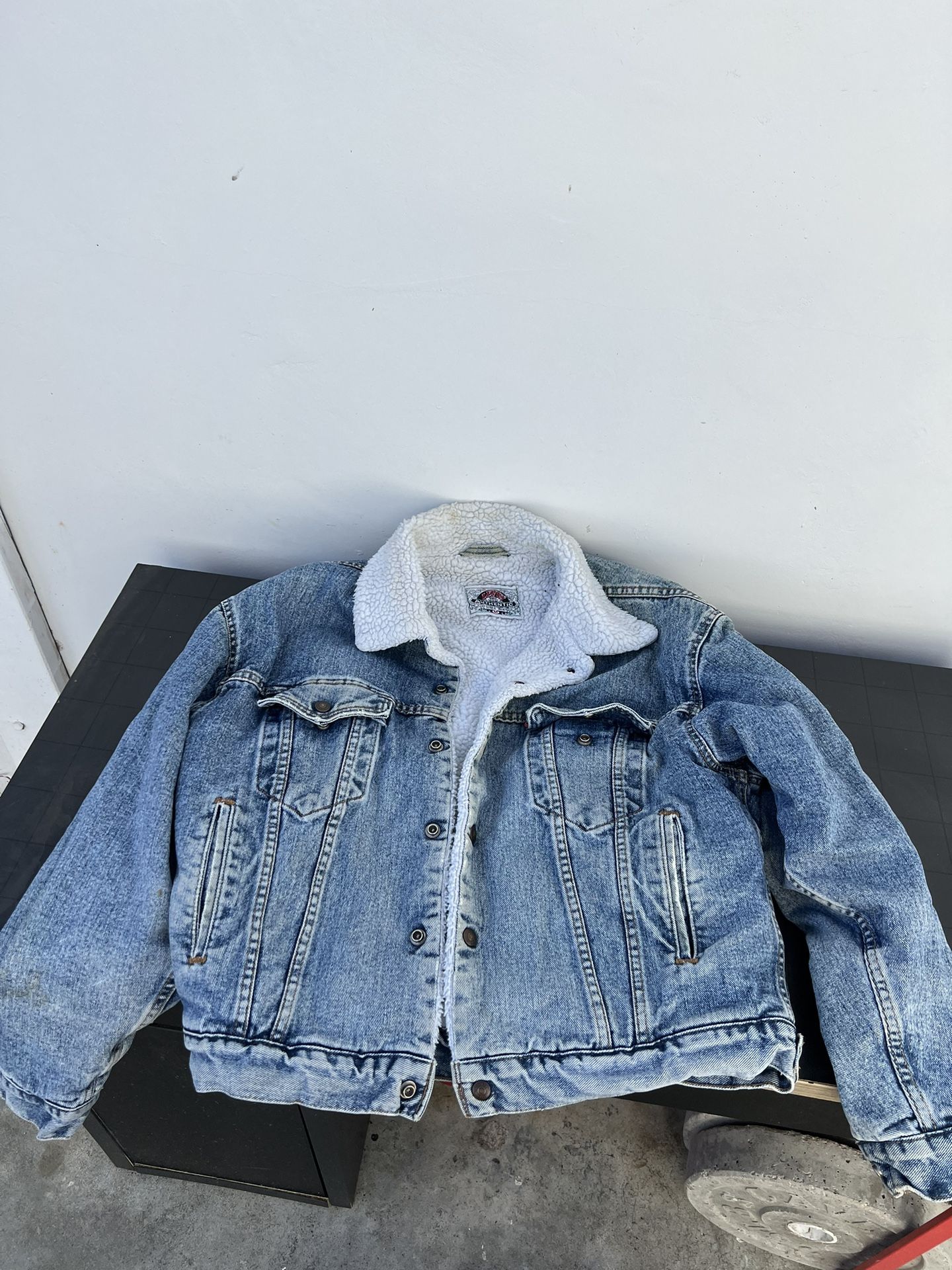 Vintage Levi’s Sherpa Lined Demin Jacket Size Medium