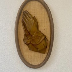 PRAYING HANDS WALL DECOR