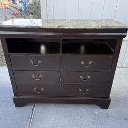 Dresser 