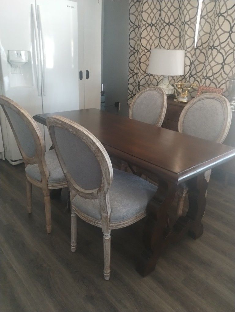 Breakfast Table with 4 Chairs