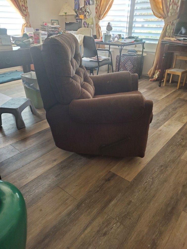 Rocking Swival Recliner
