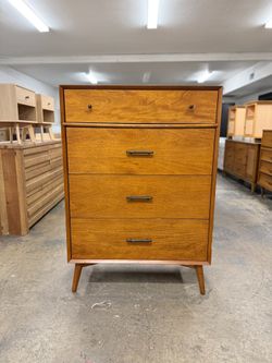 Mid Century Modern Style 4 Drawer Dresser Chest