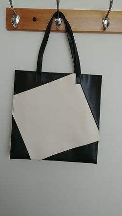 Ladies hand bag/Beach bag. Cool black and white design.
