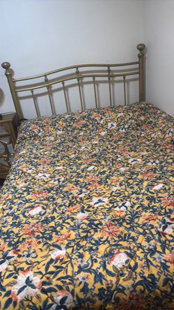 Old-fashioned queen bed