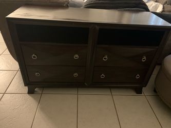 Dresser MAKE AN OFFER NOT FOR FREE!!!!!!