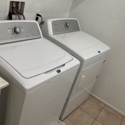 Maytag Washer And Dryer Set (gas Dryer