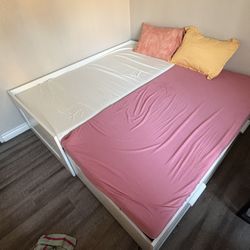 IKEA Daybed (Twin Bed to King Bed)