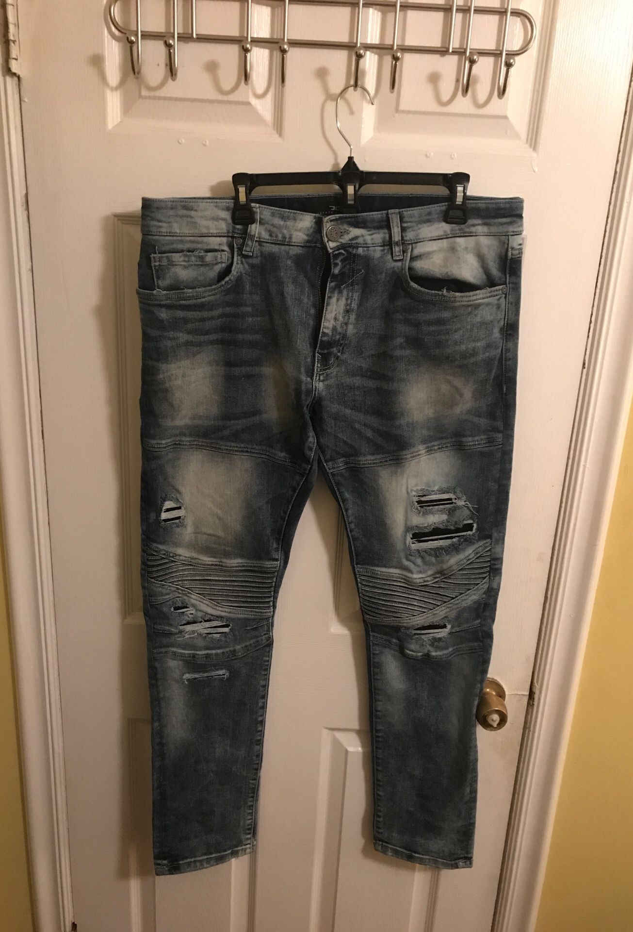 5 Pair Men’s Jeans (3 Jordan Craig, 2 Aeropostale)