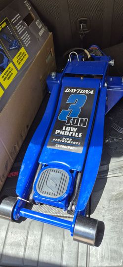 Unused Daytona low profile jack