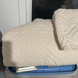 Queen Size Comforter With Pillow Shams