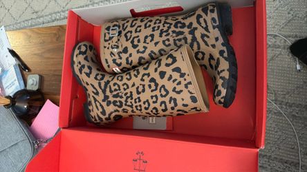 Hunter Original Tall Leopard Print Rain Boots – Women’s – Excellent Condition – Includes Original Box. Clean, lightly worn, waterproof, smoke-free hom