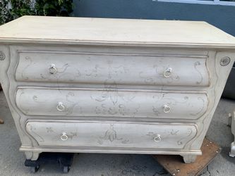 Ethan Allen Hand Painted  Chest Of Drawers 
