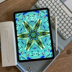 Apple iPad 10th Generation 256GB  With  Keyboard case and Pencil 