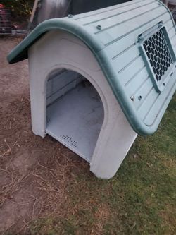 Dog House.. In Good Conditions For Medium Size Dog