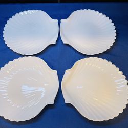 Vintage glossy white Arcoroc France Beaitful seashell plates