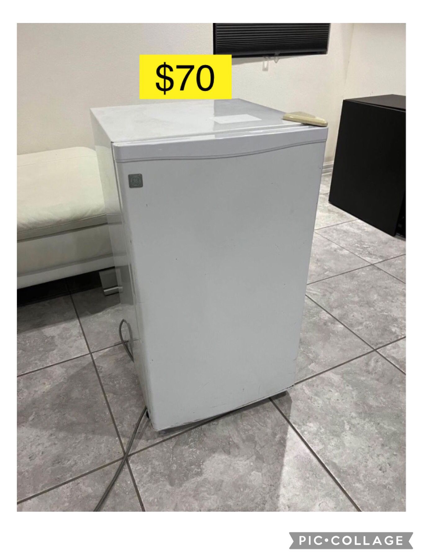 Fridge, Refrigerator (dimensions on photos) / Refrigerador (medidas en Las Fotos)