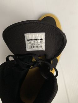Air Jordan 1 Mid Black University Gold Size 9.5 - 554724-071