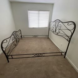 King Size Wrought Iron Bed Frame – Elegant Scroll Design – Solid Metal