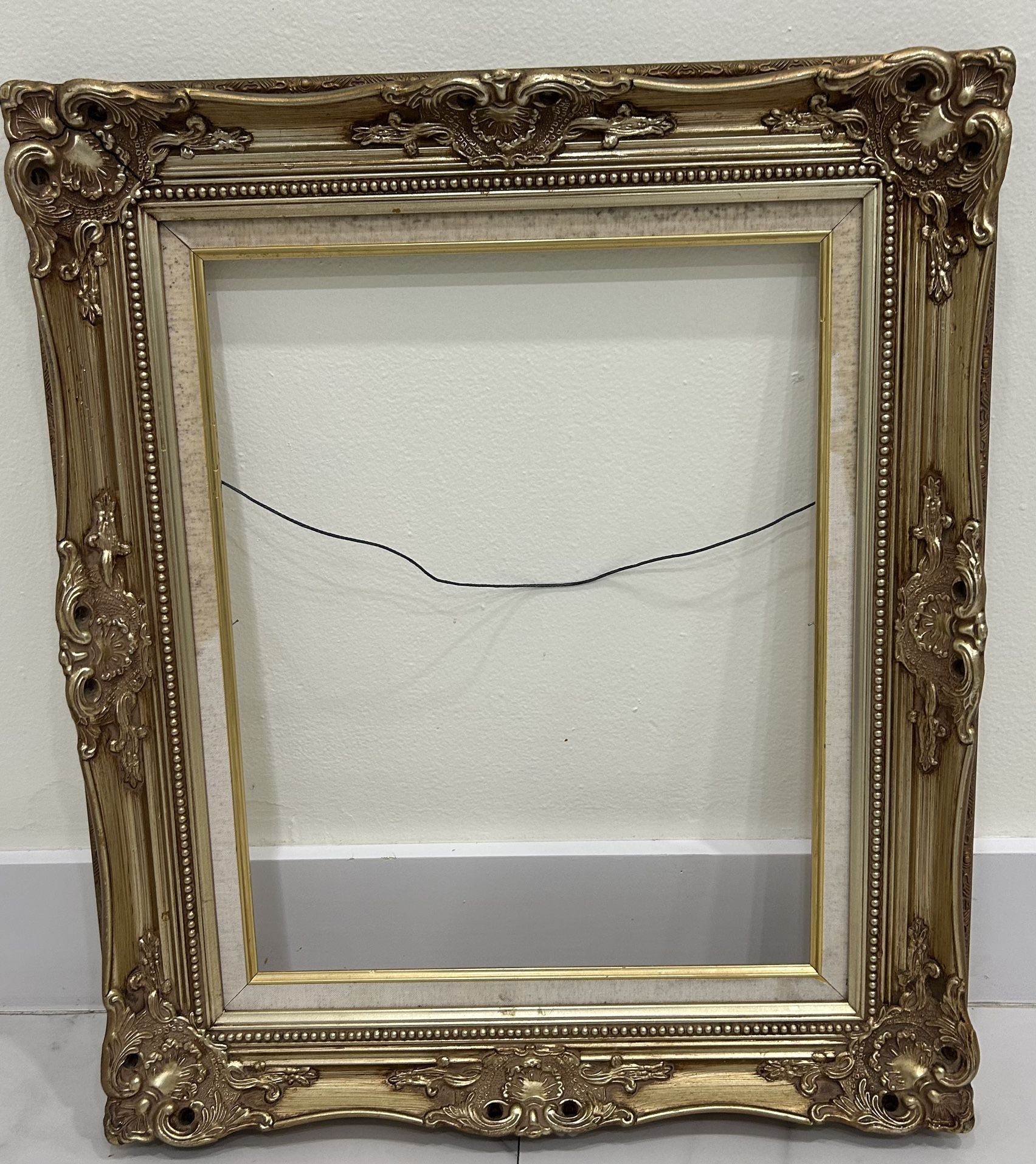 Antique  Art Portrait FRAME w/ LINEN /Marco antiguo para retrato artístico con lino.