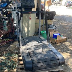 Treadmill ( NEVER BEEN USED )