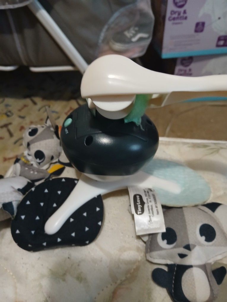 Dream On Me Bassinet With Tiny Love Crib Mobile 