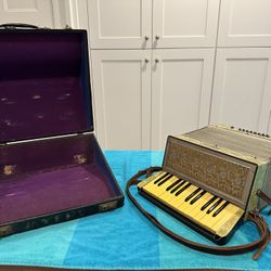 Vintage Stahlstimmen Ariosto IV Accordion