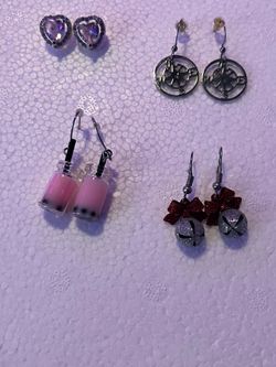 4 pairs of earrings 2 rings